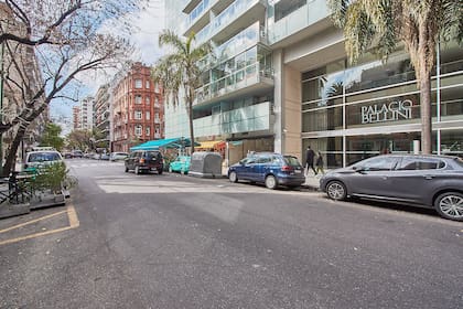 El Palacio Bellini está en frente del icónico edificio La Colorada, ubicado en la esquina de la calle Cabello y República Árabe Siria. Gentileza de Martín Pinus
