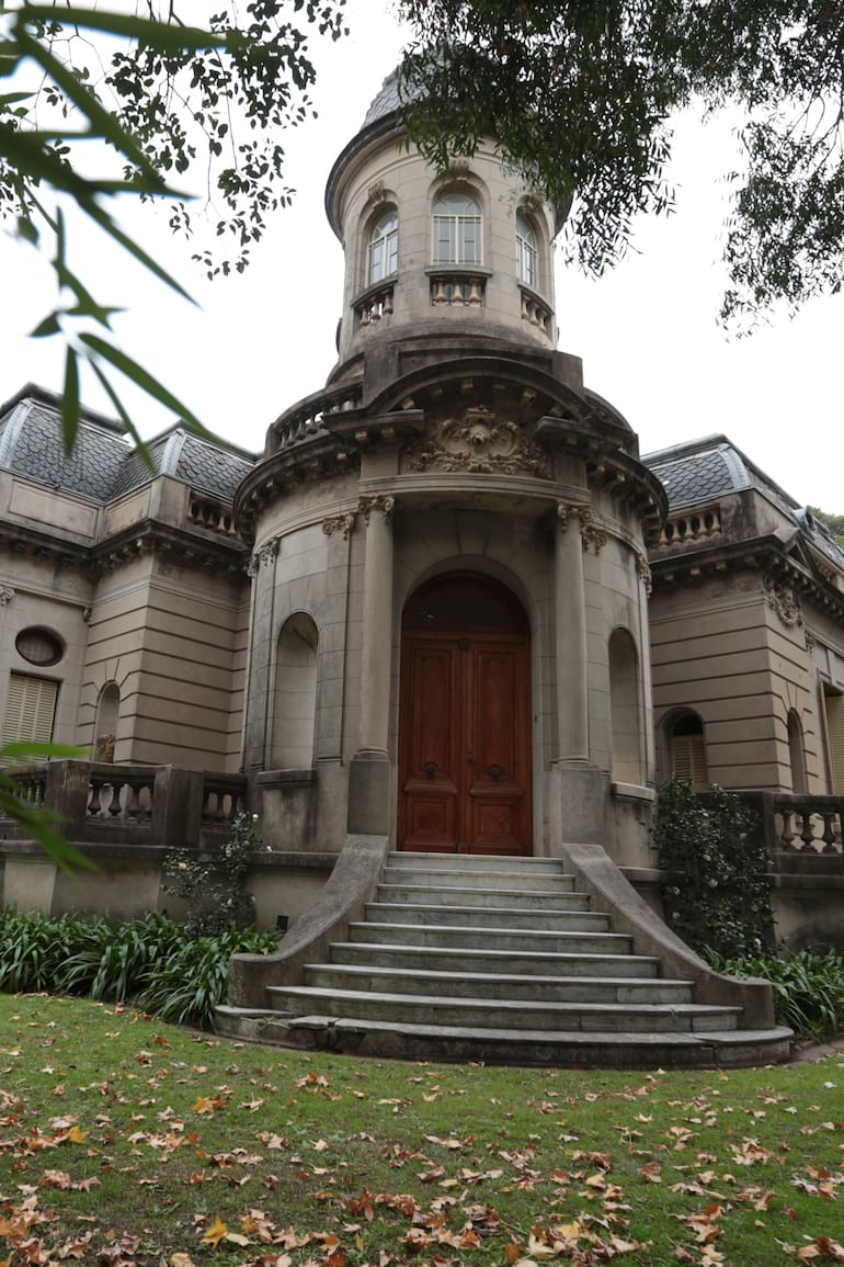 El palacio data de fines del siglo XIX y se mantiene bastante original excepto por un cambio de estilo.
