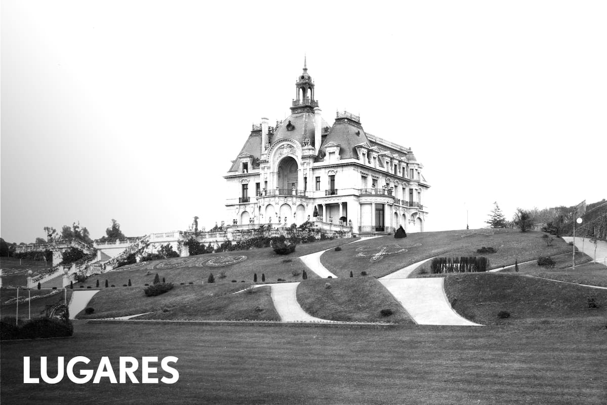 El palacio de la familia Urquiza-Anchorena, en La Lucila, en la cima de la barranca con su alta cúpula y majestuosas escalinatas que descendían hasta el jardín. Fue demolida en 1944.