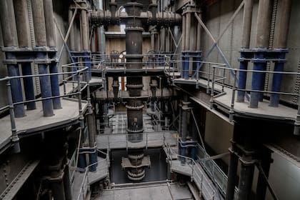 El Palacio de las Aguas por dentro: distintos niveles de los tanques de hierro con sus respectivas pasarelas