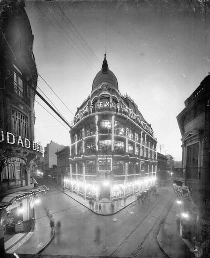 El Palacio de los Niños, la sucursal infantil de Gath y Chaves, ocupó la esquina de Florida 296 desde 1909 hasta mediados de los años 20.