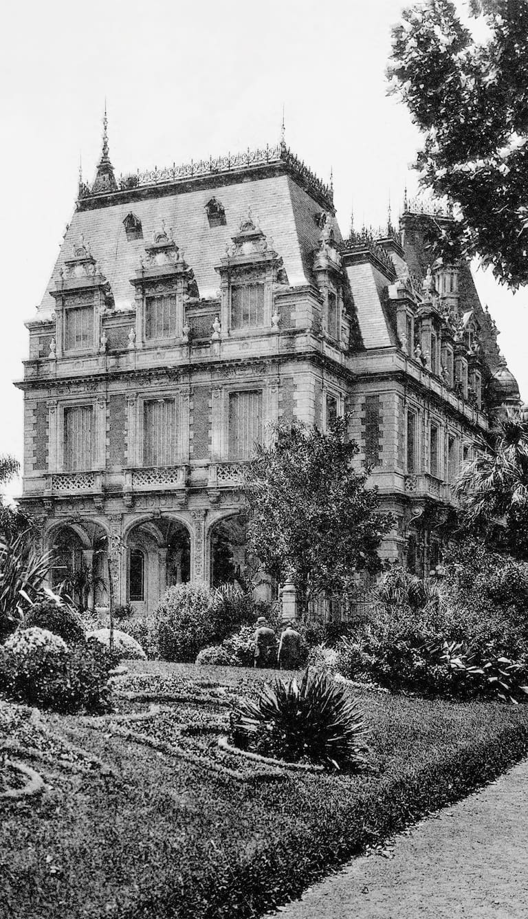 El Palacio Dose en Av. Alvear y Ayacucho.