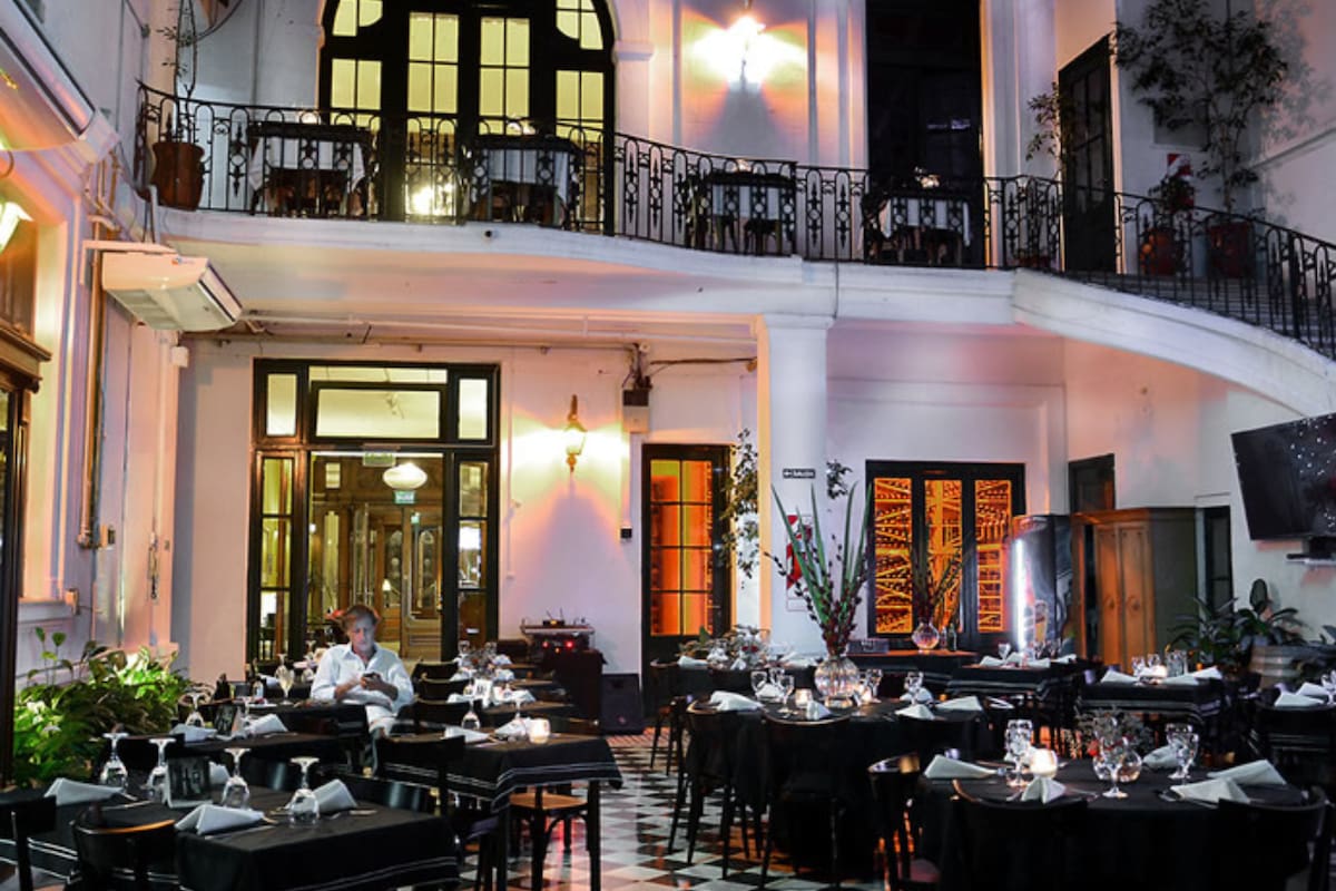 El palacio francés donde podés merendar de manera libre por $22.000 rodeado de historia