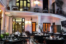Perteneció a la familia Duhau y hoy alberga un restaurante abierto a todo público con meriendas libres por $22.000