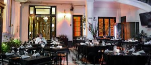 Perteneció a la familia Duhau y hoy alberga un restaurante abierto a todo público con meriendas libres por $22.000