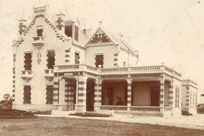El palacio fue sede de una textil italiana llamada Sniafa, pero luego fue abandonado