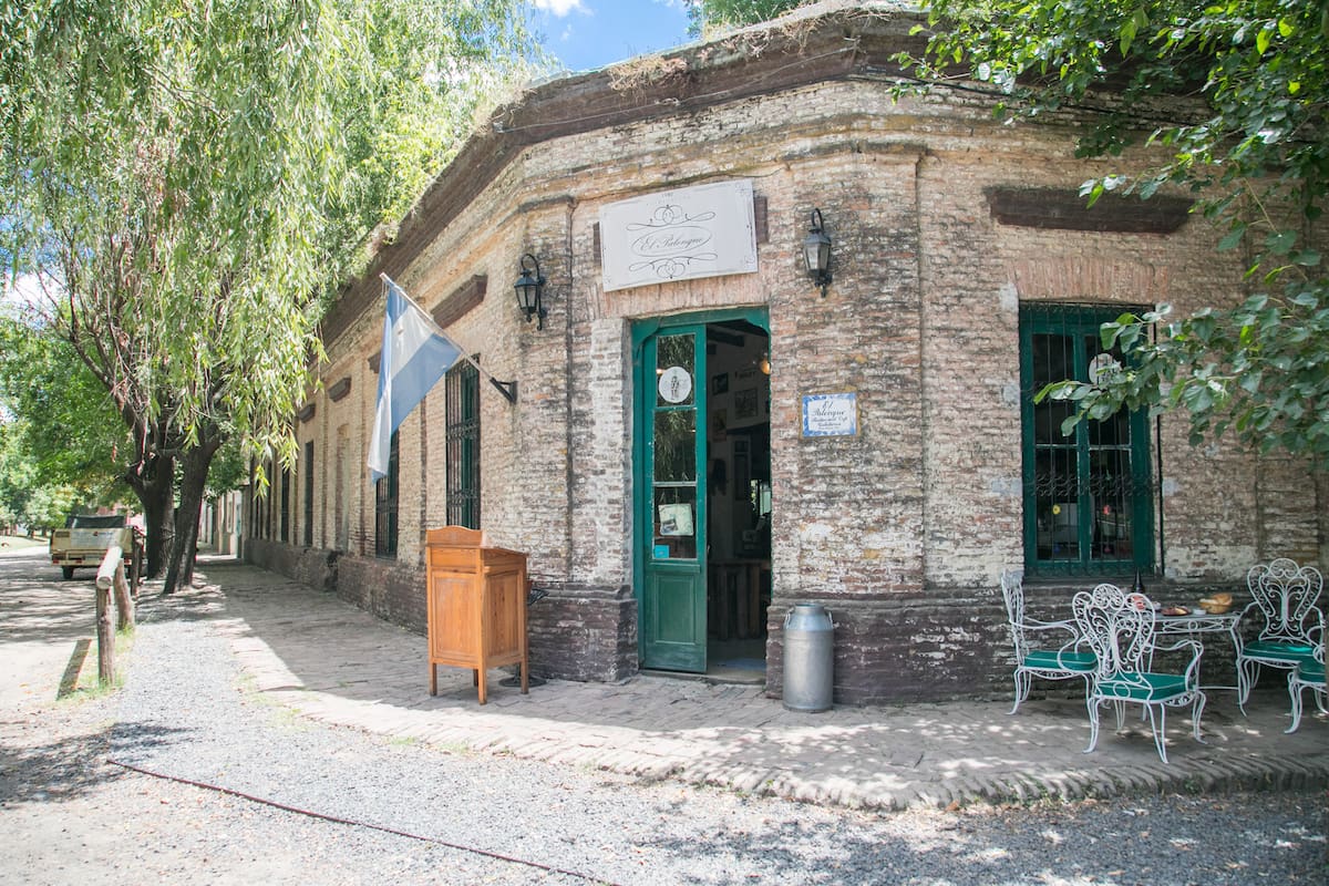 El Palenque, en una de las esquinas de la plaza de Uribelarrea