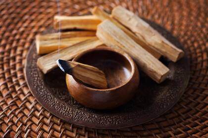 El Palo Santo se puede usar para limpiar las energías de la casa