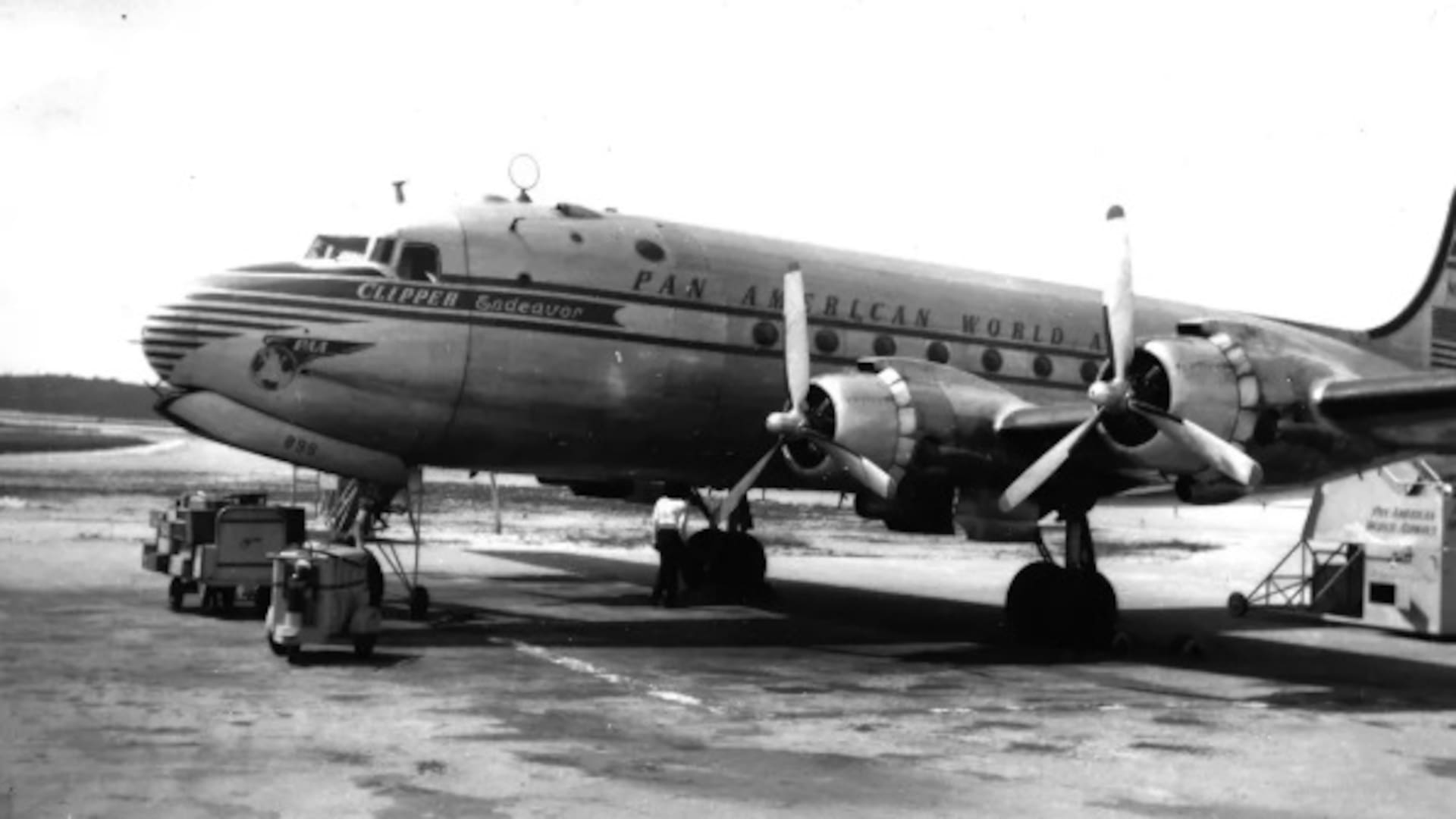 El Pan Am Clipper Endeavor, un Douglas DC-4, antes de su último viaje en 1952. Los restos fueron localizados frente a la costa de Puerto Rico. Crédito: Pan Am Historical Foundation/John Johnson Collection