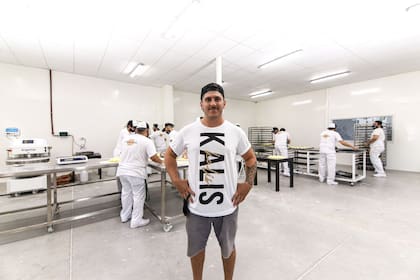 El pan de hamburguesa es el producto estrella de Kalis y se distingue de otros por ser más húmedo y no hacer migas