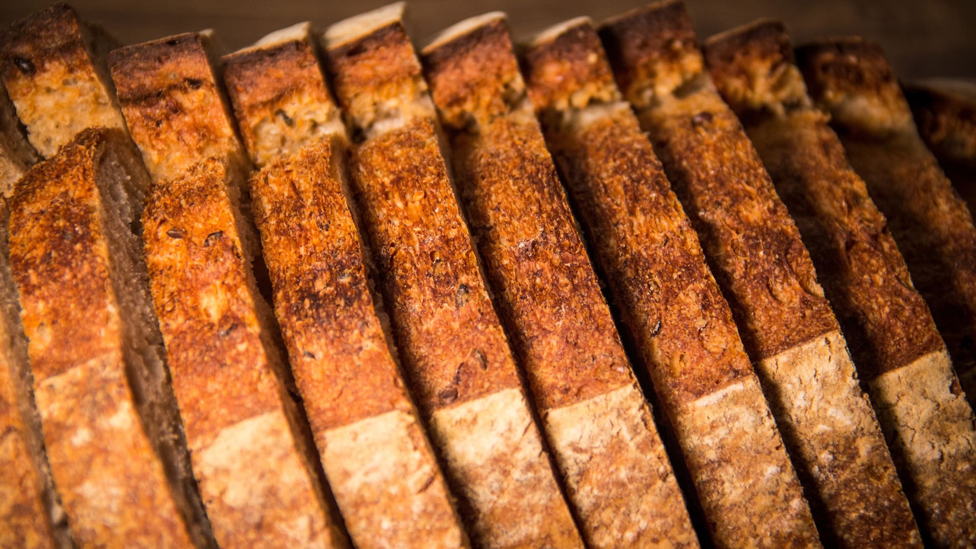 El pan de masa madre, gracias a su proceso de fermentación prolongada, permite una digestión optimizada