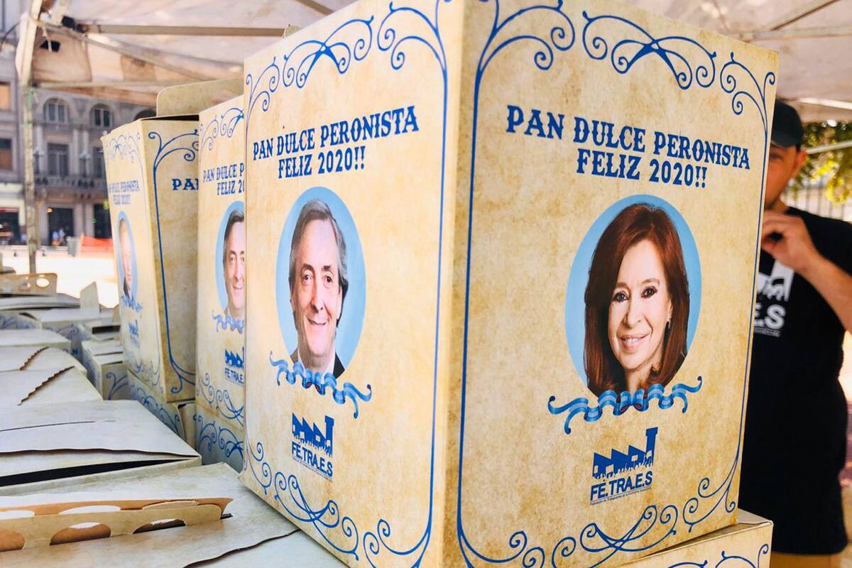 El pan dulce cuesta 200 pesos y tiene la imagen de Evita, Perón, Cristina y Néstor