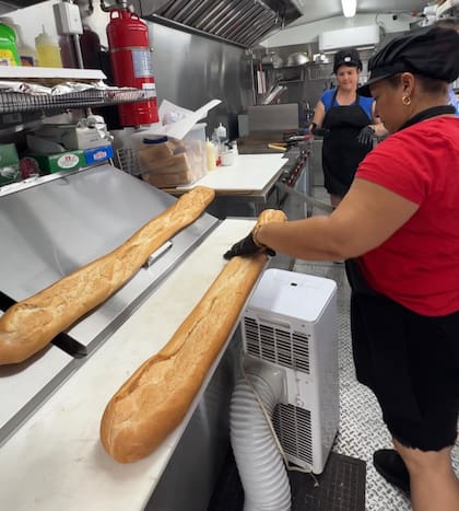 El pan es uno de los ingredientes más importantes del Sándwich Cubano y está hecho por la panadería La Segunda Central (Facebook/Cuban Express - Cuban Sandwiches)
