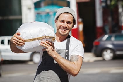 El panadero Germán Torres utiliza las bondades y el sabor particular del centeno para ofrecer una mirada nueva sobre el pan de cada día