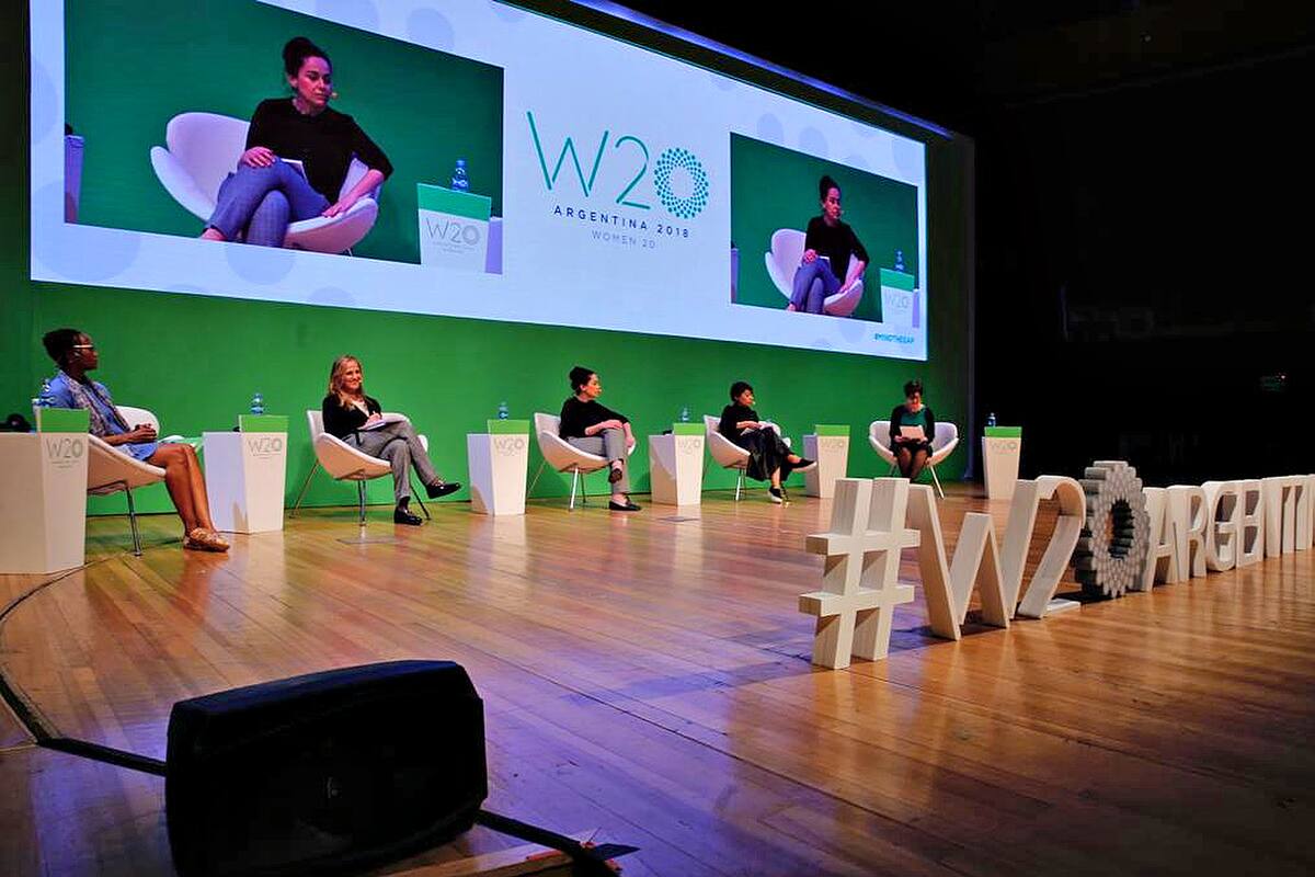 El panel buscó alternativas para cerrar la brecha de género en cuestiones de tecnología