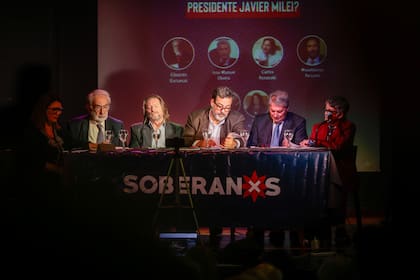 El panel, en plena exposición