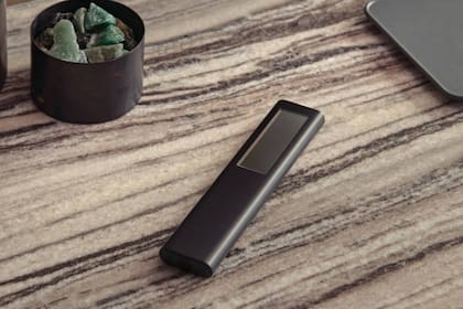 El panel solar del control remoto de Samsung; parte del dispositivo está hecho de plástico reciclado