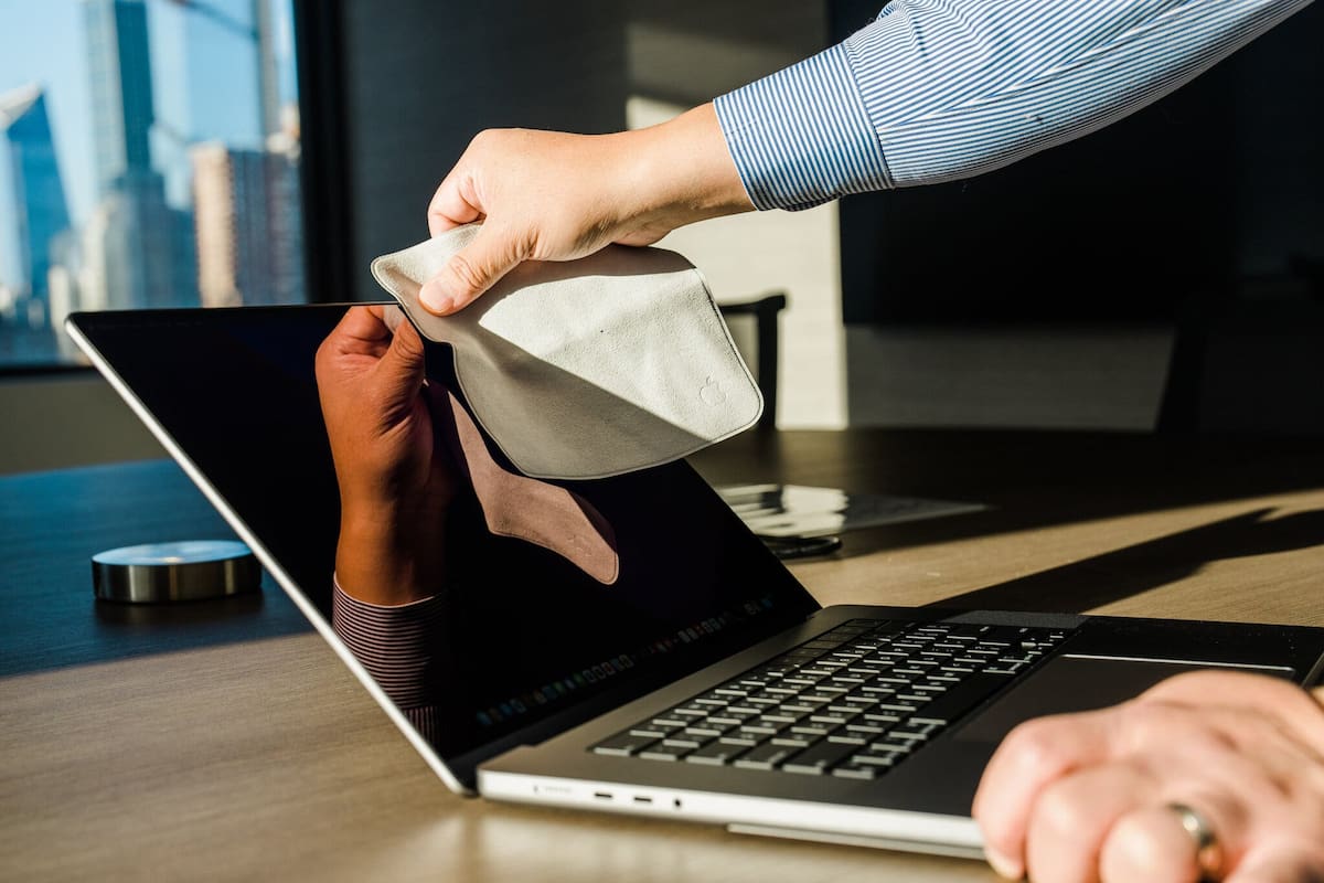 El paño de limpieza de Apple tiene un precio oficial de 19 dólares, y se agotó cuando la empresa lo puso en venta