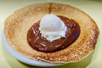 El panqueque más pedido con dulce de leche y helado de crema