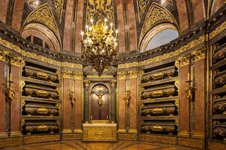 La bóveda más grande del mundo, en donde deberían ser sepultados los reyes de España, no tiene lugar