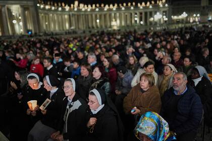 El papa a da gracias a los voluntarios mientras el Vaticano celebra otro evento del Año Santo sin él
