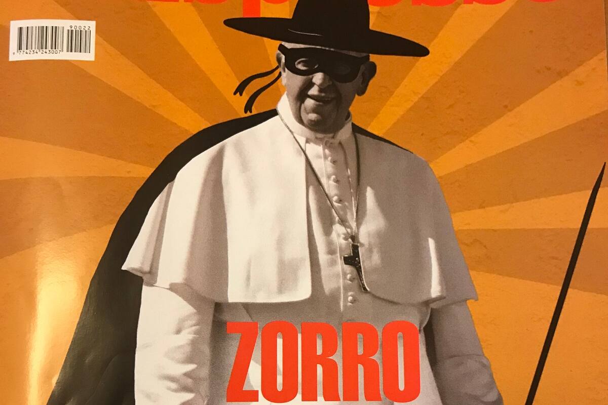 El Papa aparece en la tapa de un semanario italiano disfrazado de Zorro, como símbolo de la oposición a Salvini