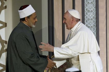 Un nuevo libro revela cómo se tejió una relación fraterna entre el máximo líder de la Iglesia católica y el jeque Ahmad al-Tayyeb, máxima autoridad del mundo musulmán sunnita