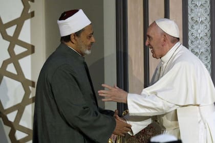 El Papa, con el gran imán de Al-Azhar, el Sheik Ahmed el-Tayeb