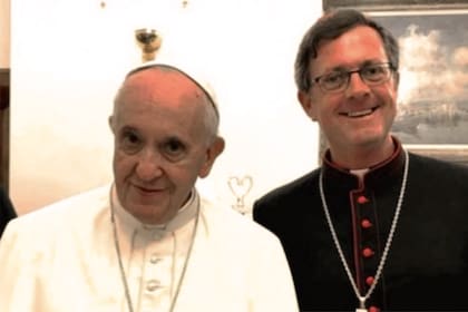 El Papa, con el obispo García Cuerva