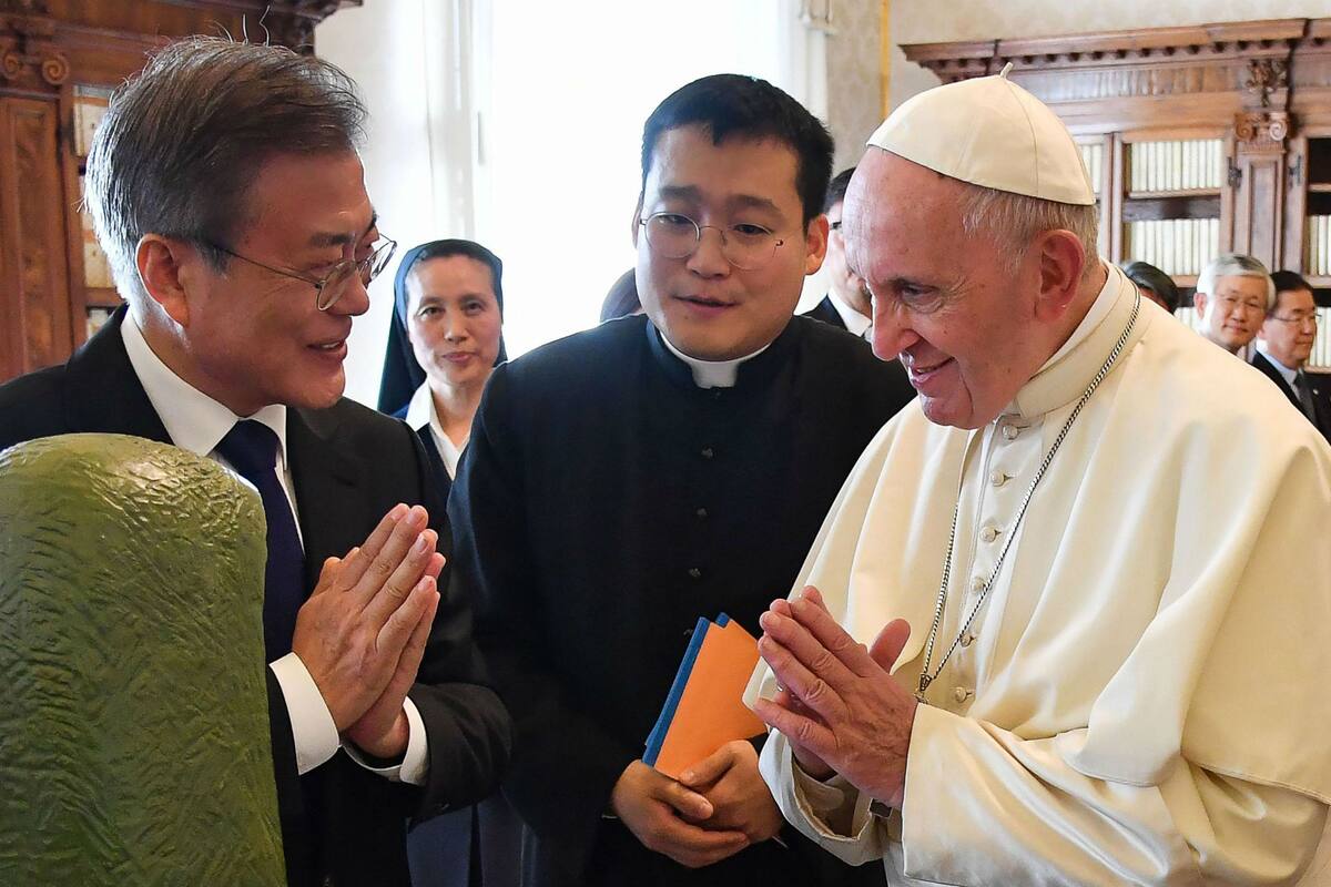 El Papa con el presidente Moon