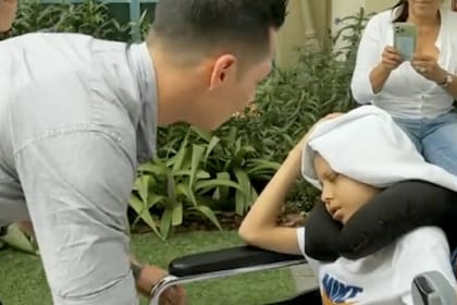 El papá del niño lo visitó en un hospital de EE.UU.