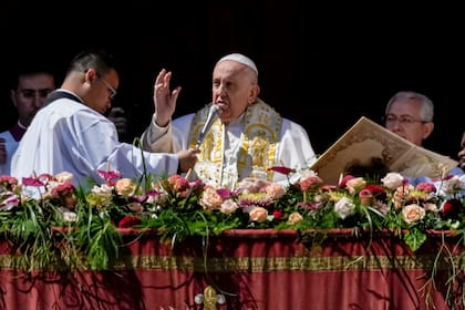 El Papa durante su mensaje pascual