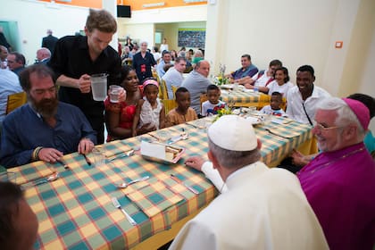 El Papa en un almuerzo con gente sin techo en Roma