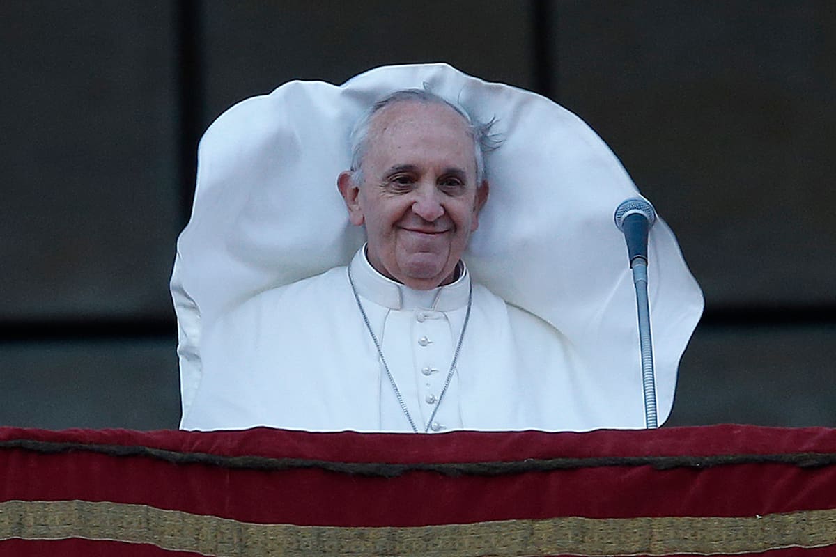 El Papa en una de sus recientes apariciones en el balcón de la Plaza de San Pedro en el Vaticano