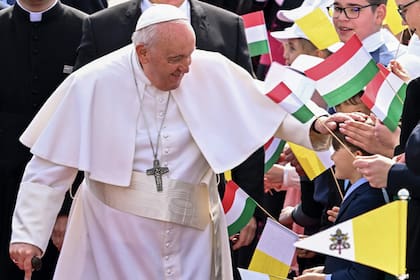 El papa Francisco, a su llegada a Budapest