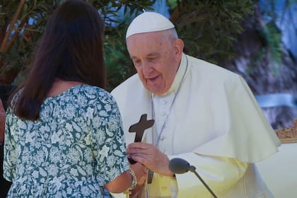 El papa Francisco acude a un encuentro con estudiantes de la Universidad Católica de Portugal, en Lisboa, el 3 de agosto de 2023. (AP Foto/Gregorio Borgia)