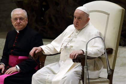 El Papa Francisco asiste a su audiencia general del miércoles en el Vaticano este miércoles