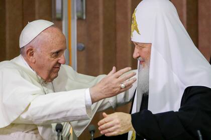 El papa Francisco con el patriarca Cirilo de la Iglesia Rusa Ortodoxa en La Habana el 12 de febrero del 2016. (Foto AP/Gregorio Borgia)