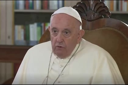 El papa Francisco dijo que tiene una relación humana con Raúl Castro