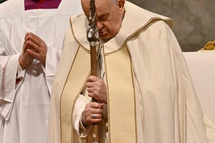 El Papa Francisco dirige una misa para la Fiesta de Nuestra Señora de Guadalupe en la basílica de San Pedro el 12 de diciembre de 2023 en el Vaticano