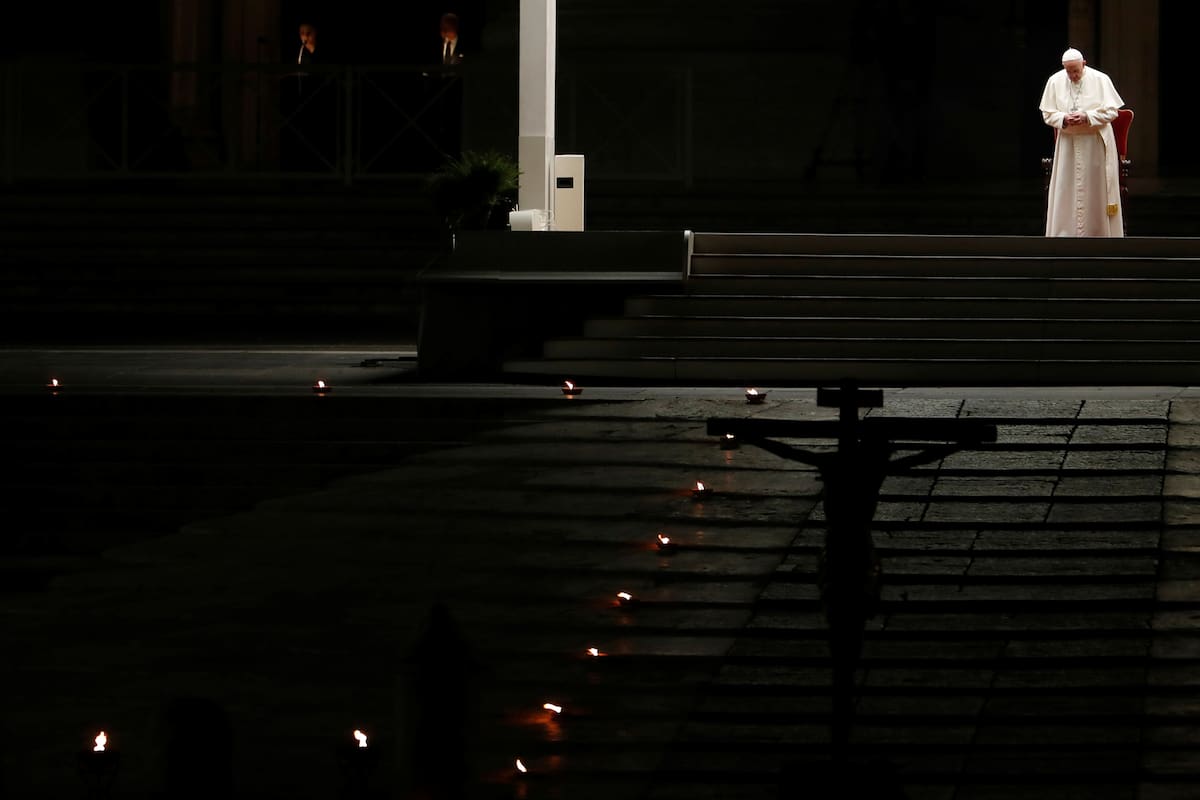 El Papa Francisco durante el Via Crucis