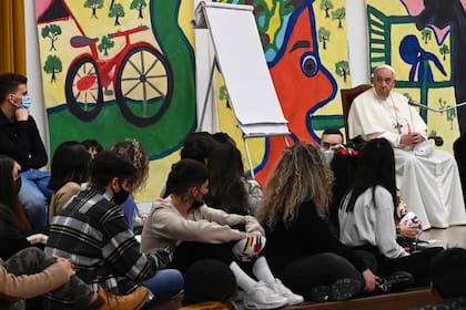 El papa Francisco durante la clase en la Escuela Política Fratelli Tutti