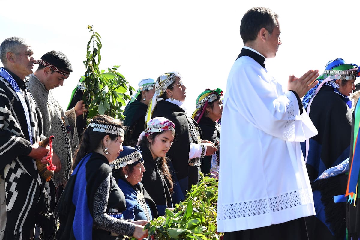 El papa Francisco durante la misa en Maquehue, Temuco, ante miles de seguidores