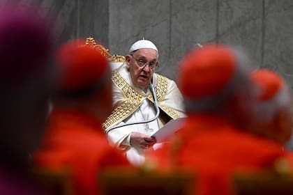 El papa Francisco, en la ceremonia de este jueves en la Basílica de San Pedro. (Filippo MONTEFORTE / AFP)