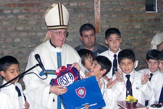 El día que Coco Basile echó del vestuario de San Lorenzo al papa Francisco