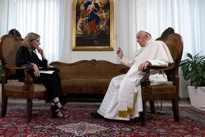 El papa Francisco, entrevistado por la agencia oficial de noticias Télam, en Santa Marta
