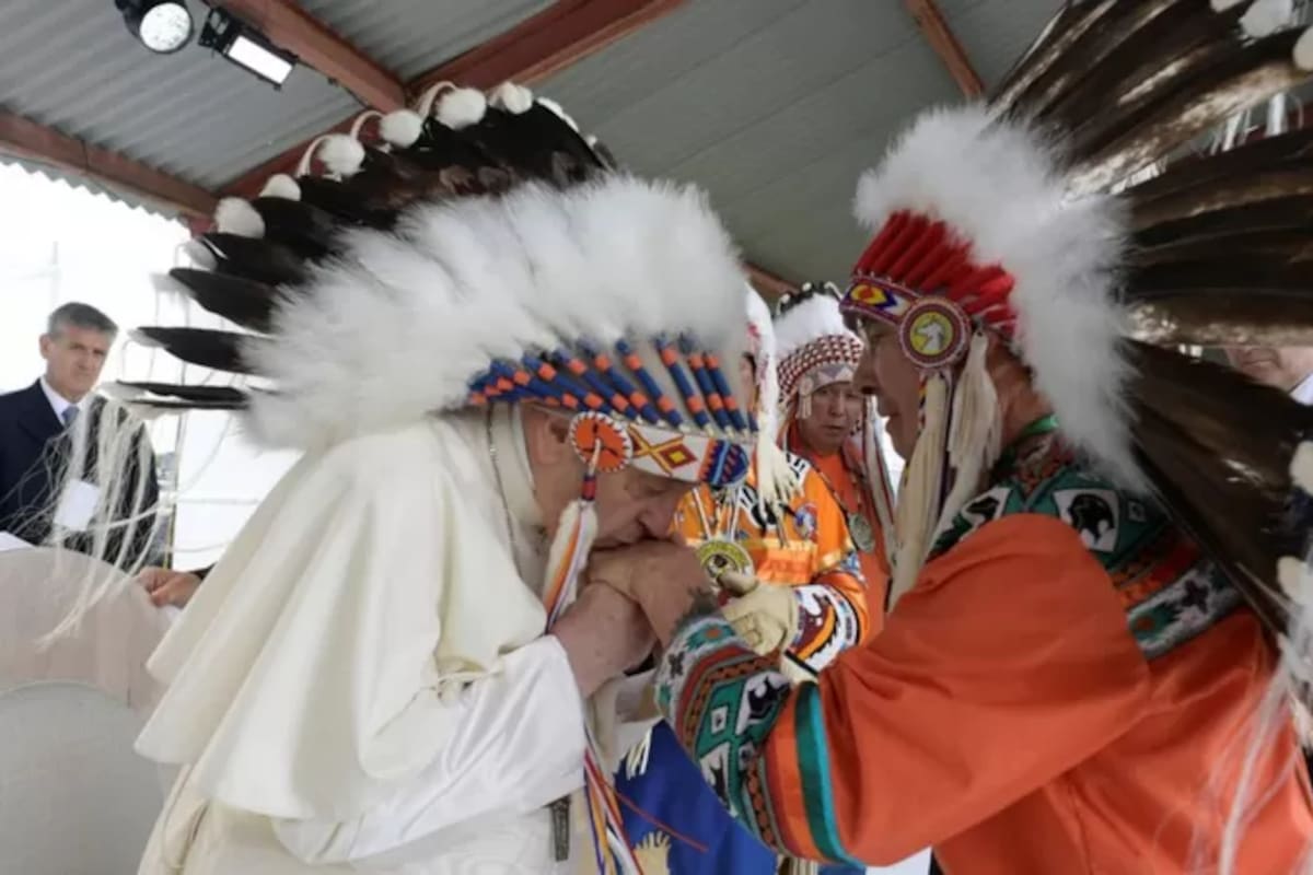 El papa Francisco ha pedido perdón por el mal cometido por miembros de la iglesia a los pueblos indígenas