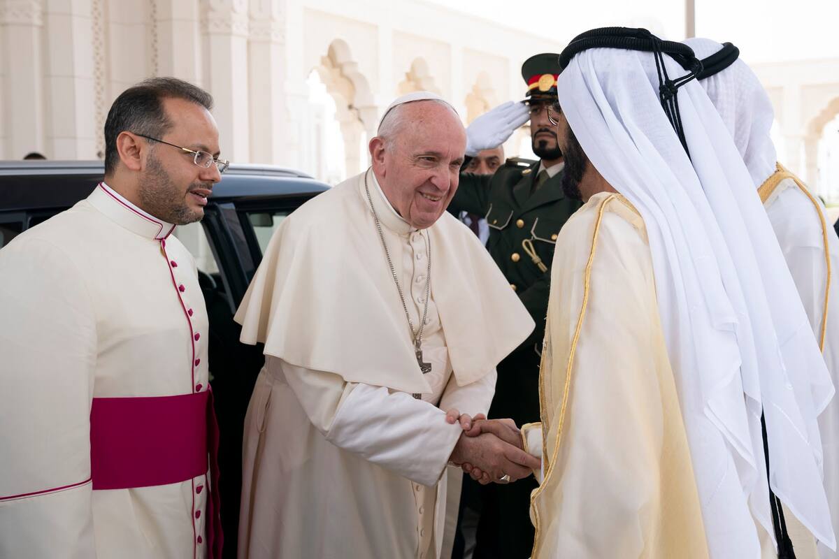 El Papa Francisco junto a Sheikh Mohammed bin Rashid Al-Maktoum.