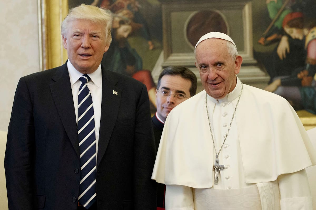 El papa Francisco llamó a EE.UU. a la responsabilidad y a la reconciliación nacional. Junto a Trump en mayo de 2017