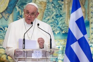El Papa Francisco pronuncia su discurso durante una reunión con las autoridades en el Palacio Presidencial, en Atenas